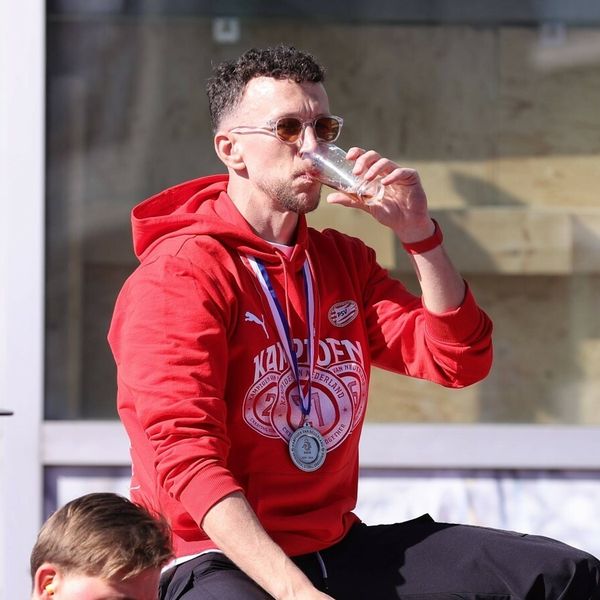 Ivan Perišić s pivom u ruci započeo skandiranja, snimka je postala hit u susjedstvu