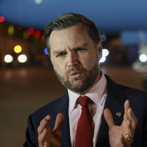 Vance: Papa bi se trebao držati moralnih pitanja