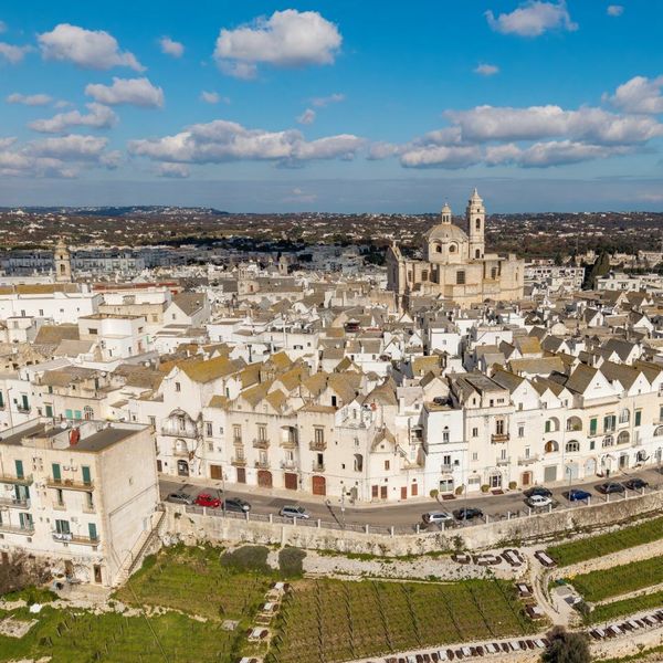 Okruglo mjesto: Bijeli biser talijanskog juga koji će vas zavesti šarmom i vinom