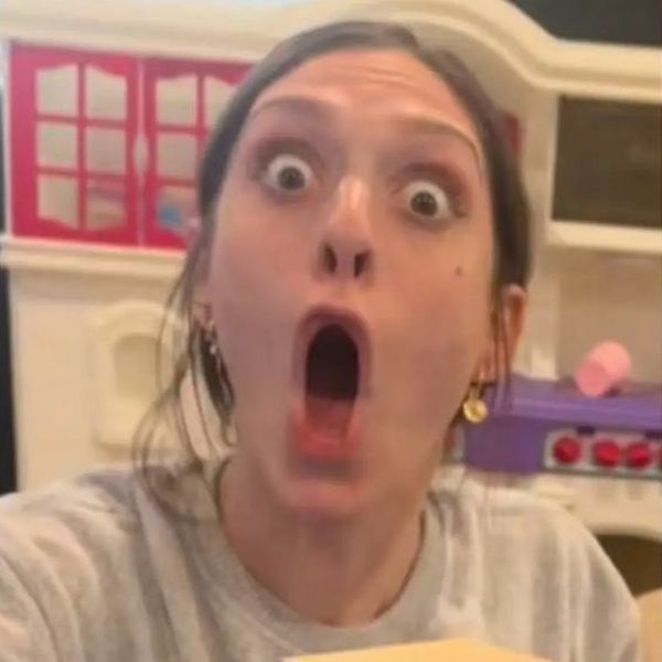 Mama snimala bebu kako pokušava igrati Jengu, pa shvatila da ima čudo od djeteta