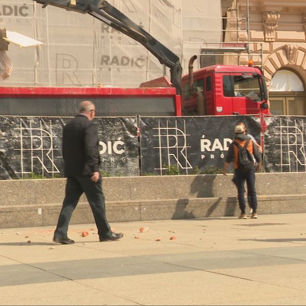 Cigle pale na pločnik na zagrebačkom trgu