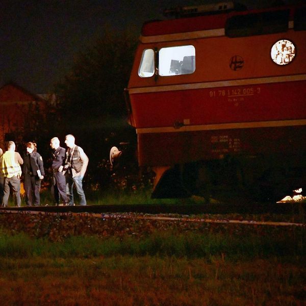 U naletu vlaka u Slavonskom Brodu smrtno stradale dvije osobe