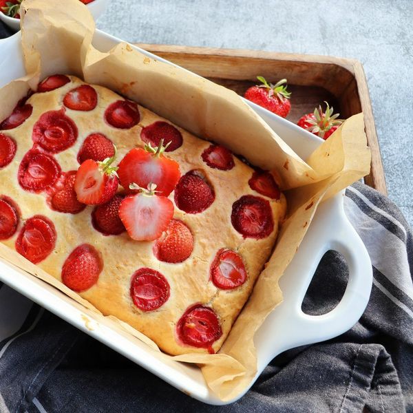 Iskoristite sezonu: Ovaj brzi kolač s jagodama obožavat će i djeca i odrasli