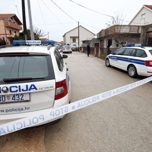 Naoružani trojac upao u obiteljsku kuću: Nakon brze reakcije maloljetnika, obitelj uspjela pobjeći