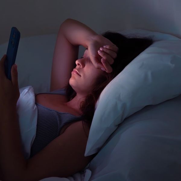 Ova navika povezana sa spavanjem može vam udvostručiti rizik od srčanog udara!