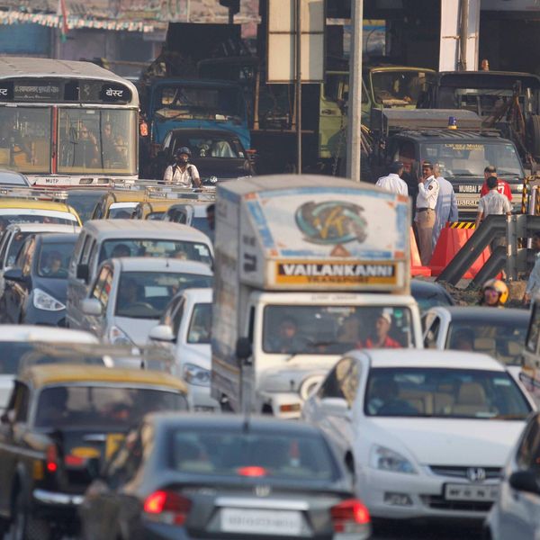 U Indiji vozači napuštaju klasične automobile, Tesla i BYD čekali priliku, ali kupci biraju neočekivanu alternativu