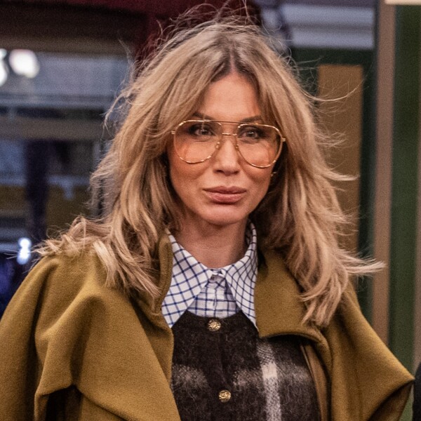 Ana Gruica Uglešić u širokim trapericama i čupavoj roza jakni