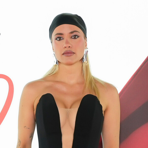 Meri Goldašić u kombinezonu dizajnera Igora Djuge na gala premijeri filma 'Vrag nosi Pradu 2'