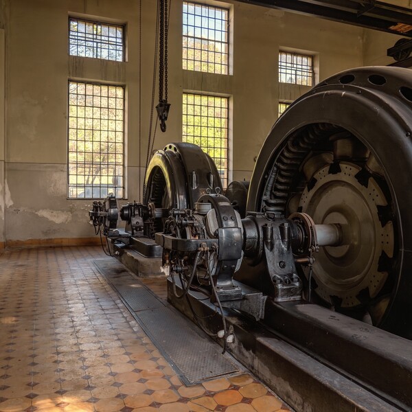 Kao u Teslinu laboratoriju: Elektrana skrivena u šumi koja prkosi vremenu