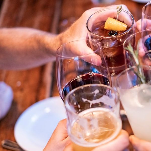 Nije svejedno što pijete: Ovo alkoholno piće ima najmanji rizik za srce!