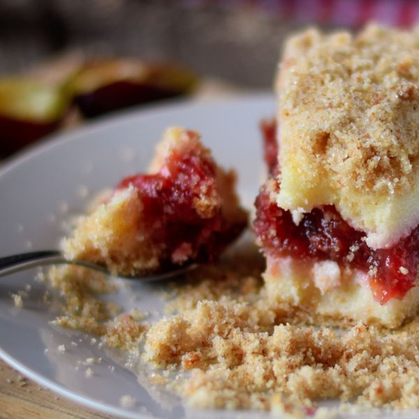 Recept za knedla-kolač s grizom i šljivama