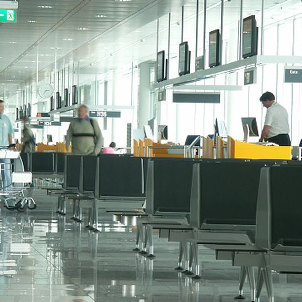 Majka povela 16-godišnjeg sina na put u Srbiju, zaustavili ih na aerodromu: Prijeti joj kazna od 1000 eura