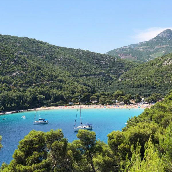 Tirkizni raj na Pelješcu: Jedna od najljepših pješčanih plaža u Hrvatskoj koja ima samo jednu manu