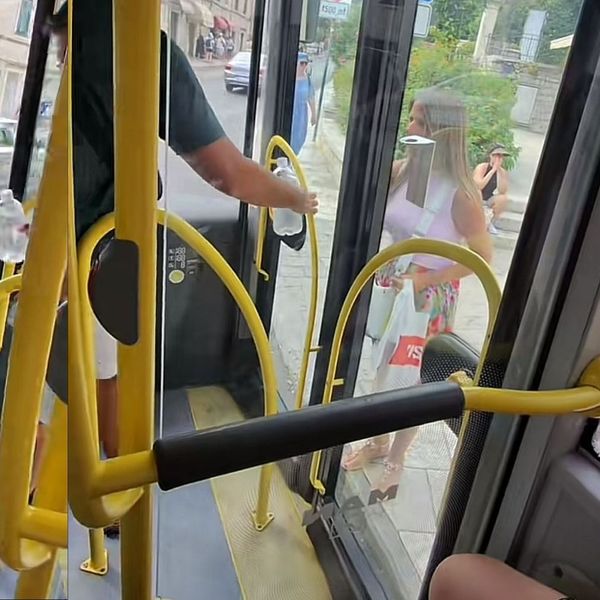 Snimka iz gradskog autobusa podijelila mišljenja: Tko je u pravu – vozač ili putnici?