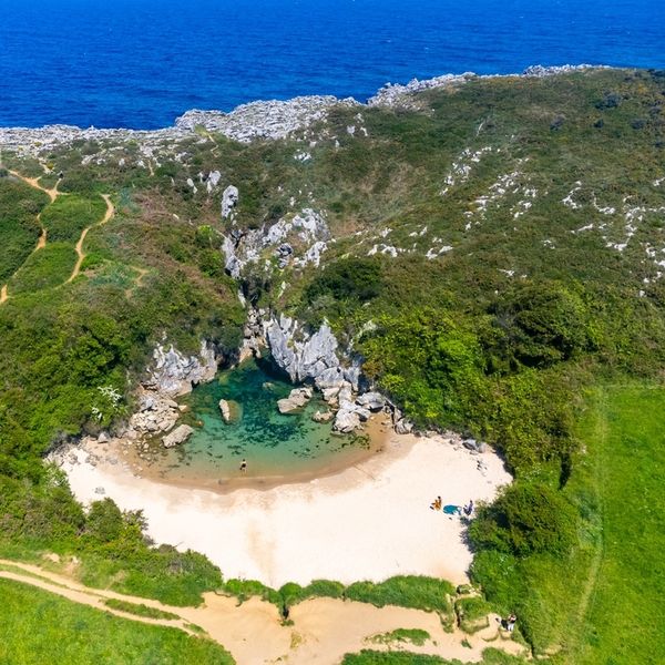 Čudo prirode: Predivna pješčana plaža na 100 metara od mora