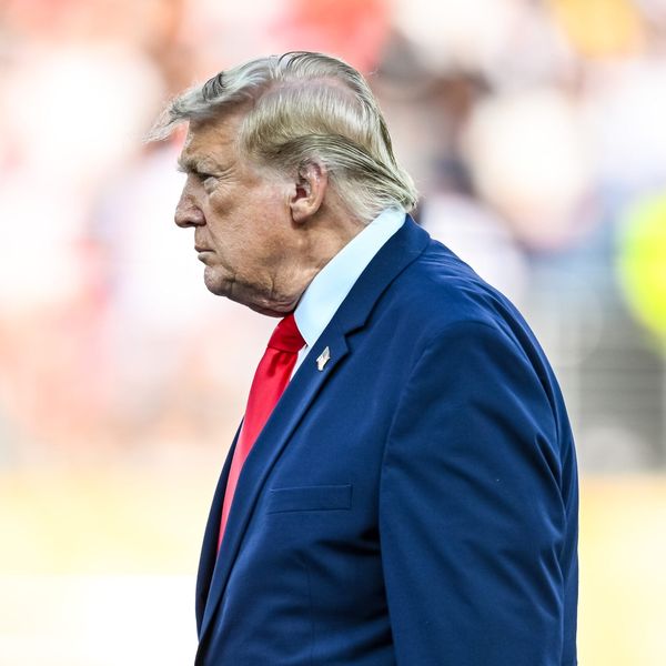 Trump jednostavno ne može držati ruke podalje od obiteljskog biznisa