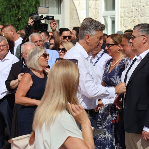 Državni vrh stigao na Sinjsku alku