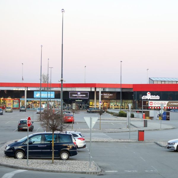 Oružano razbojništvo u trgovačkom centru u Novom Zagrebu: Razbojnici oteli kofer s novcem, zaštitari pucali