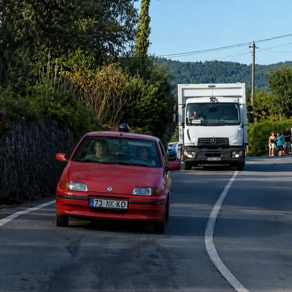 VIDEO Pojavila se snimka: Biciklist na poznatoj utrci preminuo zbog bizarne greške