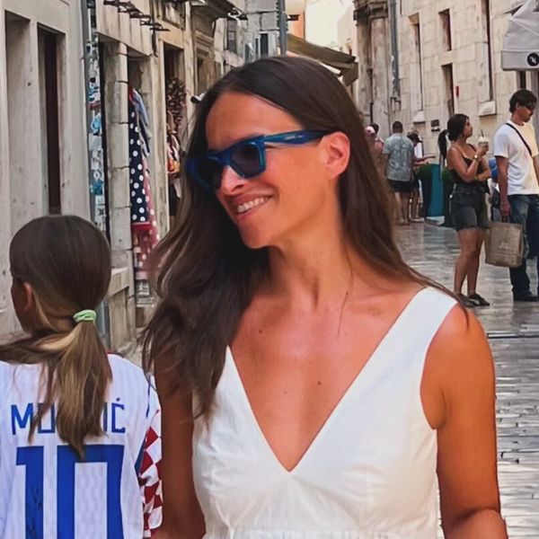 Ljupka Gojić Mikić u tanga-natikačama i maksi haljini Róhe