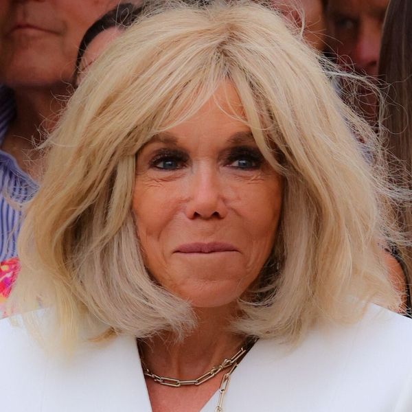 Brigitte Macron u bijelim hlačama na obljetnici oslobođenja Bormes les Mimosas