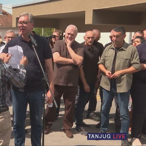 Vučić obišao građane pa ga usred razgovora napao mještanin