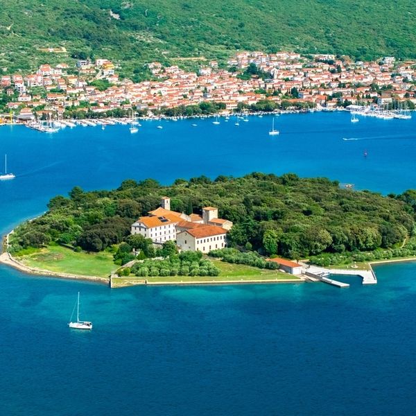 Smaragd Kvarnera: Otočić sa samo četiri stanovnika na kojem je kupanje zabranjeno