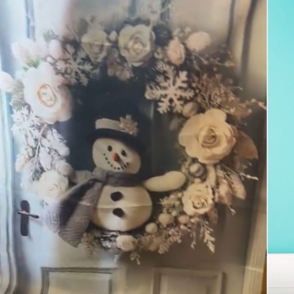 Naručila božićni vijenac s interneta, a ono što je dobila do suza je nasmijalo publiku