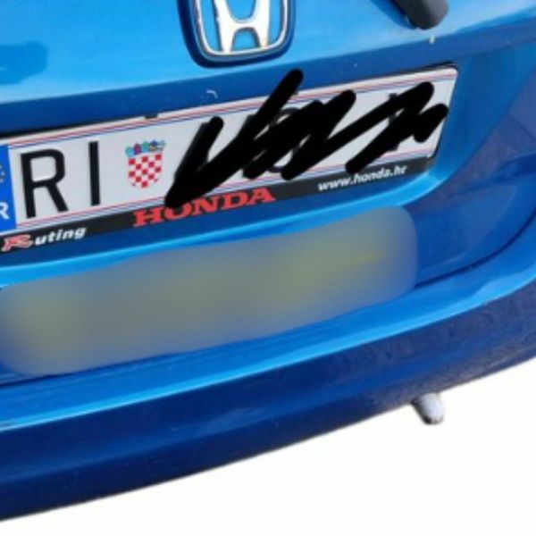 Mladi vozač nasmijao promet natpisom na vozilu! Pogledajte što je napisao