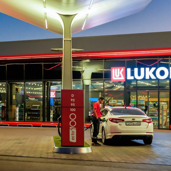 Austrijski milijarder i bivši vlasnik Pornhuba zainteresiran za imovinu Lukoila