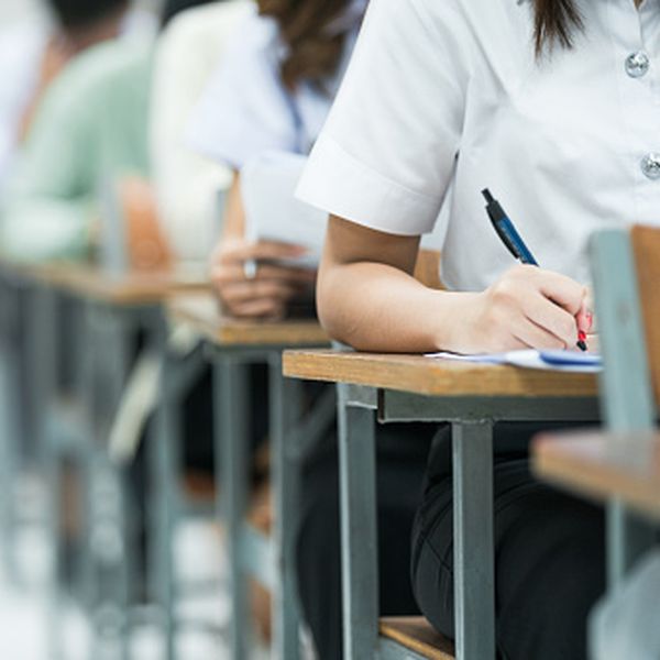 Profesor zadao učenicima zadatak: Ravnatelj odmah nazvao policiju, pokrenuta istraga