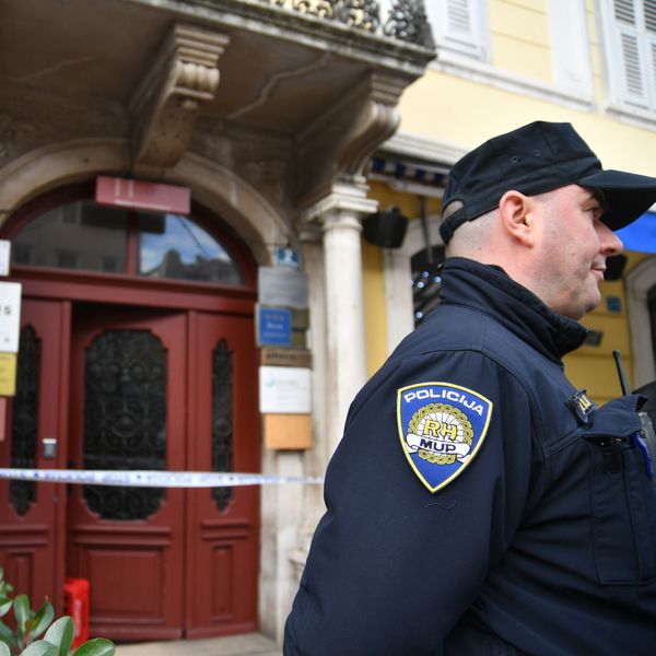 Umrla žena na stubištu u Rijeci: Pronađen i ozlijeđeni muškarac