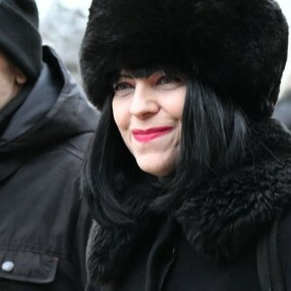 Kako izgleda partner Mirele Holy?