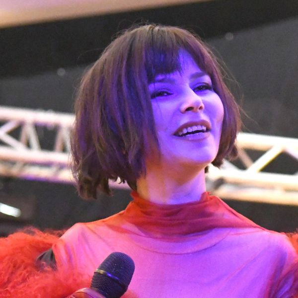 Vesna Pisarović u kožnatim hlačama i bundi na Adventu u Bjelovaru