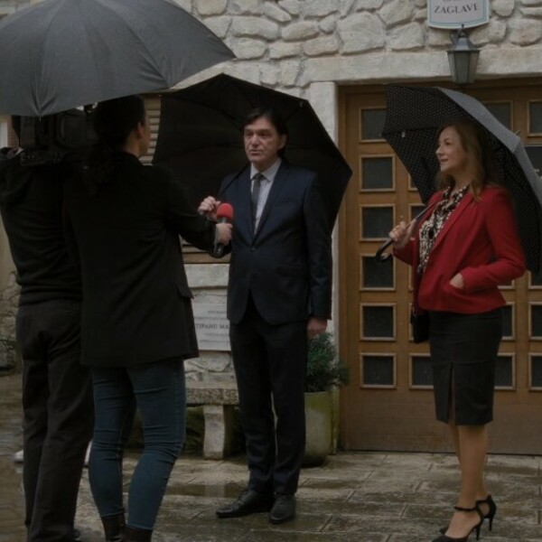 Kumovi: Neočekivani gost prekinuo je županovu izjavu pred medijima