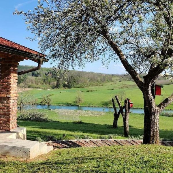 Šarmantna rustikalna ljepotica s pogledom kao iz bajke (i saunom i jacuzzijem)