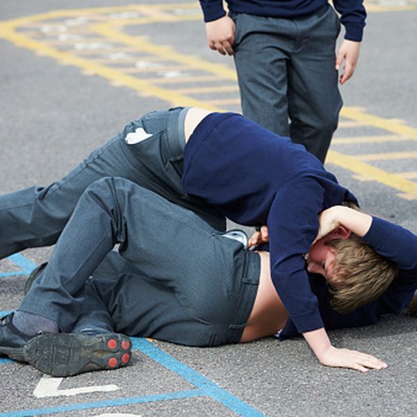 Metković: Maloljetnik na travi, kokainu i speedu tukao vršnjake