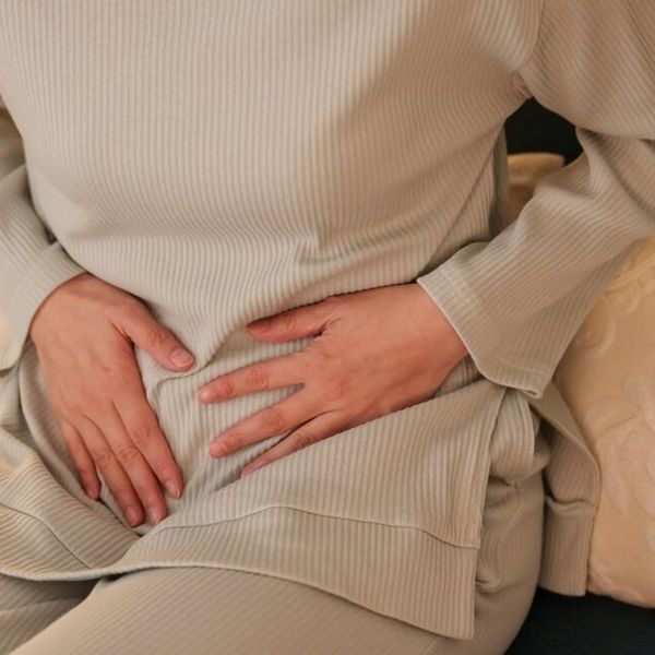 Bolovi u donjem dijelu trbuha kod žena: Što je uzrok?