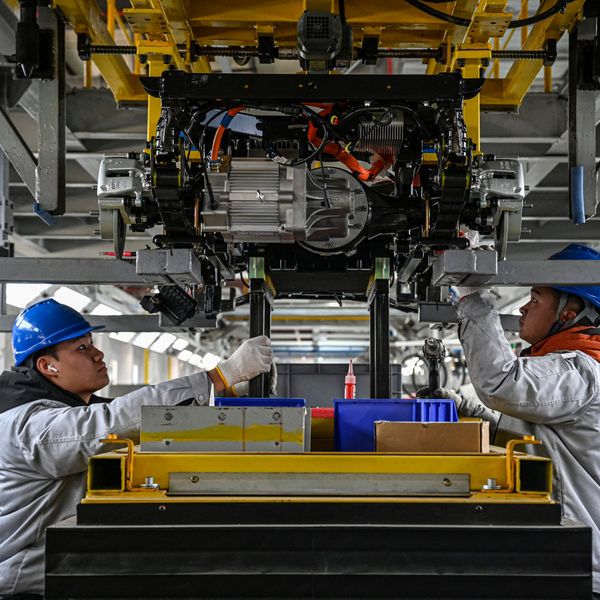 Rekordni pad investicija i maloprodaje — najveća ekonomija svijeta ulazi u opasnu zonu