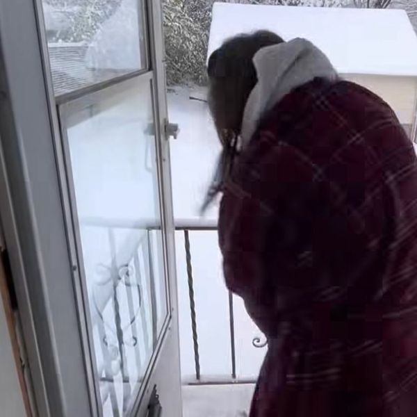 Dosadilo im čišćenje snijega i leda sa stepenica, pogledajte jednostavno rješenje kojim su oduševili internet