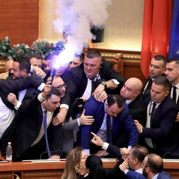 VIDEO Tučnjava u albanskom parlamentu