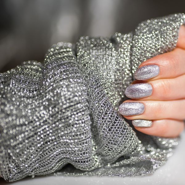 Srebrne manikure odličan su izbor u blagdansko vrijeme