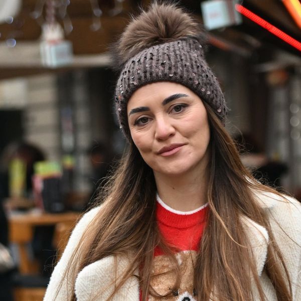 Ulična moda: Zagrebačko izdanje u mini suknji i razigranom džemperu