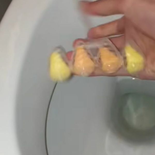 Tvrdi da krivo postavljamo osvježivač za školjku, njegova metoda iznenadila mnoge