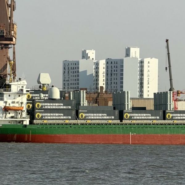 Kinezi pokazali da mogu i to: Od običnog teretnog broda napravili modularan ratni brod naoružan poput razarača