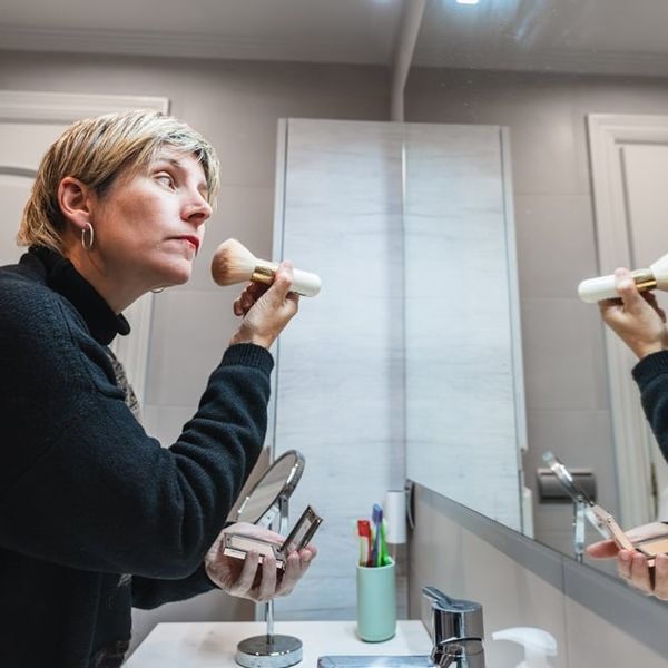 Puder, rumenilo, sjenilo … i azbest? Što stoji iza kontroverzne odluke FDA-e