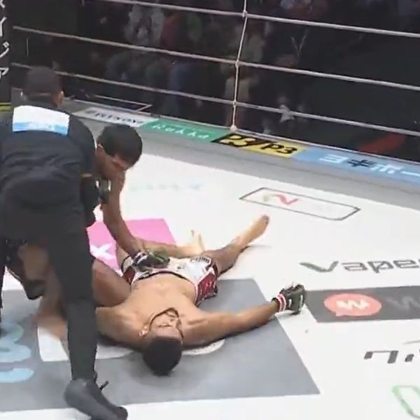 VIDEO Pred očima Mirka Filipovića plasirao strašno koljeno i za kraj godine upisao sjajan nokaut!