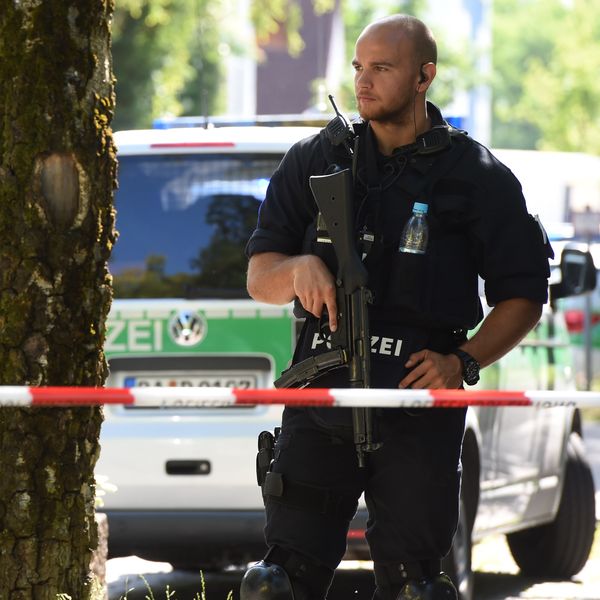 1200 policajaca, racije u više od 50 objekata, psi i oklopna vozila! Policija razbija "Anđele pakla"