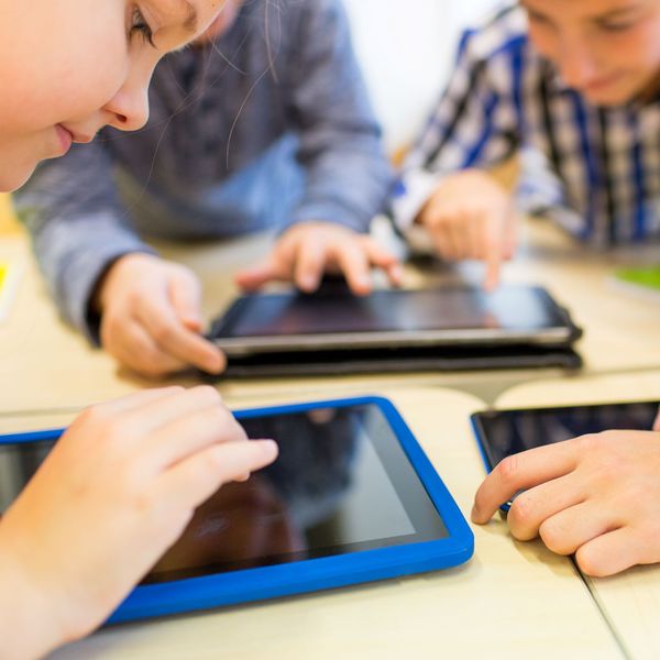 Djeca provode sve više vremena pred ekranima: Evo zašto to nije dobro i kako im pomoći