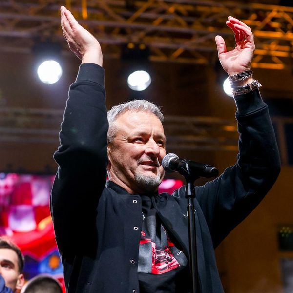 Koje je sve pjesme Thompson pjevao na Trgu?